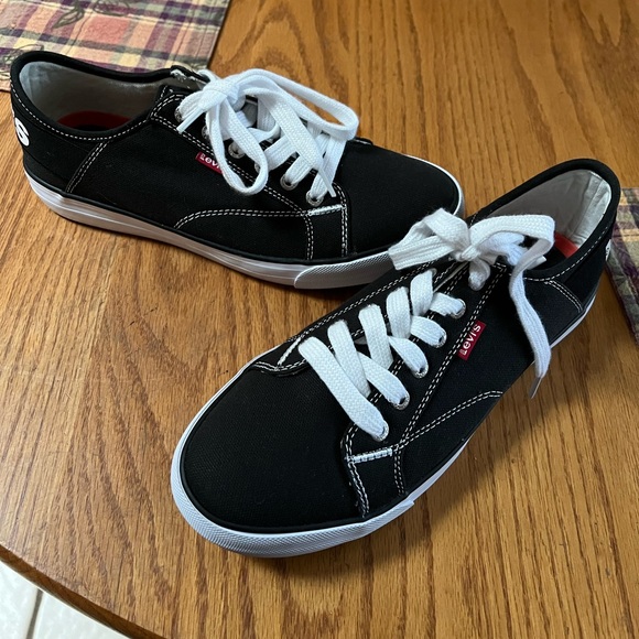 Levi's Black and White Women’s Sneakers, EUC, Size 8 - Picture 1 of 6